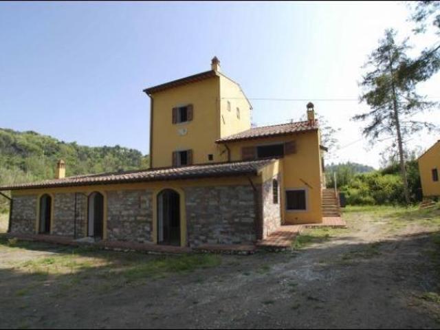 Locale Commerciale in vendita a Casciana Terme Lari, Toscana