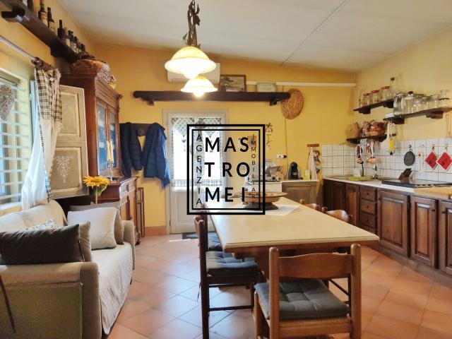 Rustico in vendita a Orentano, Castelfranco di Sotto