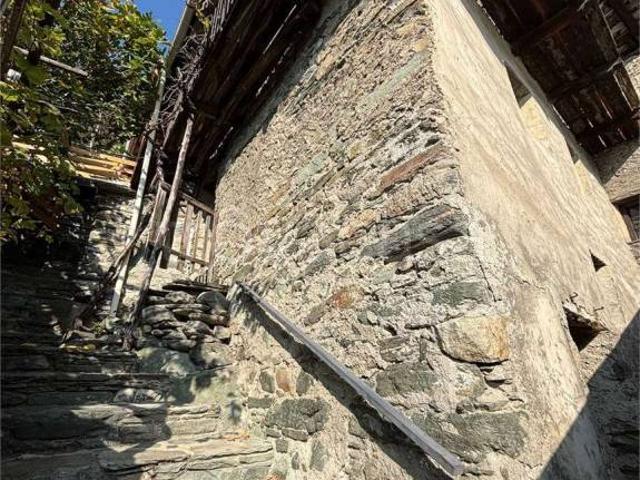 Rustico in vendita a Aosta