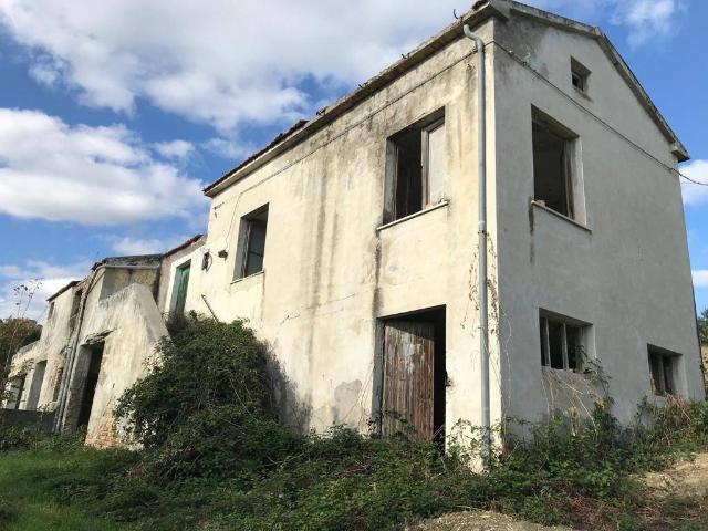 Rustico in vendita a Unione dei Comuni della Val Vibrata, Civitella Del Tronto