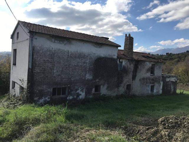 Rustico in vendita a Unione dei Comuni della Val Vibrata, Civitella Del Tronto