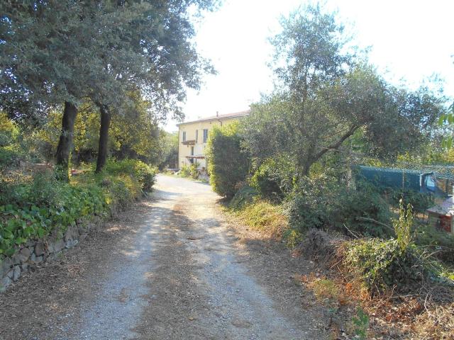 Rustico in vendita a Collesalvetti, Livorno