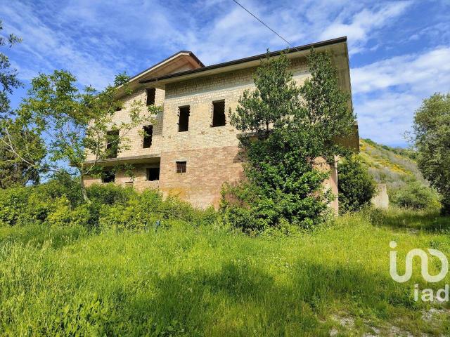 Rustico in vendita a Unione dei Comuni della Val Vibrata, Controguerra