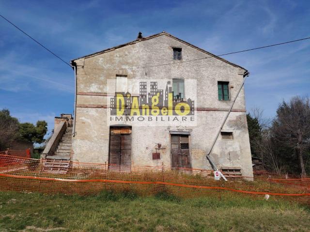 Rustico in vendita a Trivio, Marche