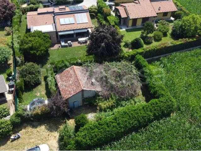 Rustico in vendita a Fenegrò, Lombardia