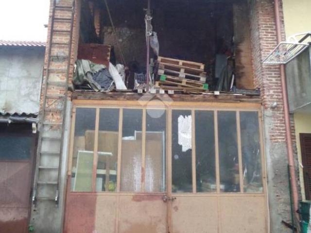 Rustico in vendita a Ferno, Lombardia