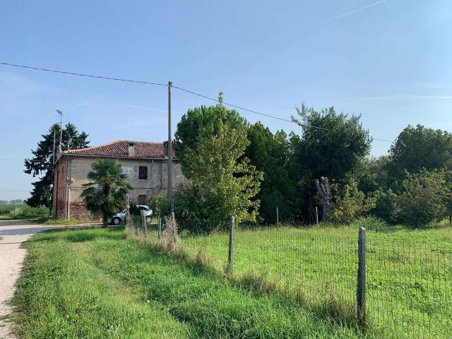 Rustico in vendita a Ferrara, Reggio Emilia