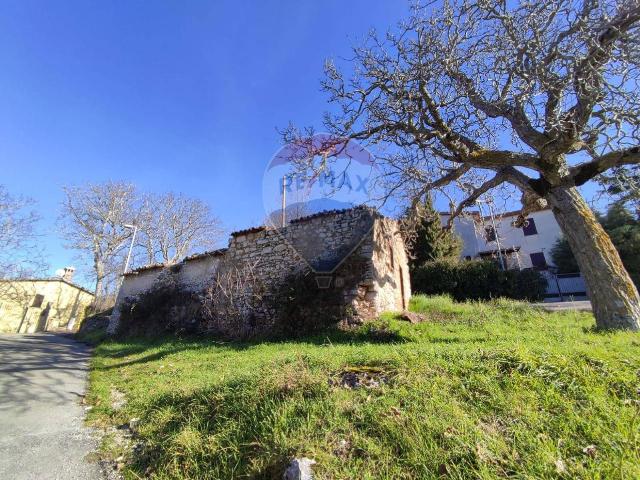 Rustico in vendita a Foligno, Umbria