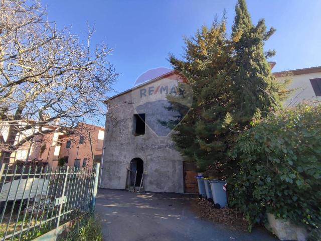Rustico in vendita a Foligno, Umbria