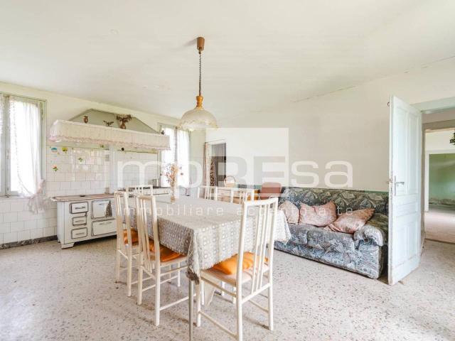 Rustico in vendita a Fontanafredda, Friuli-Venezia Giulia