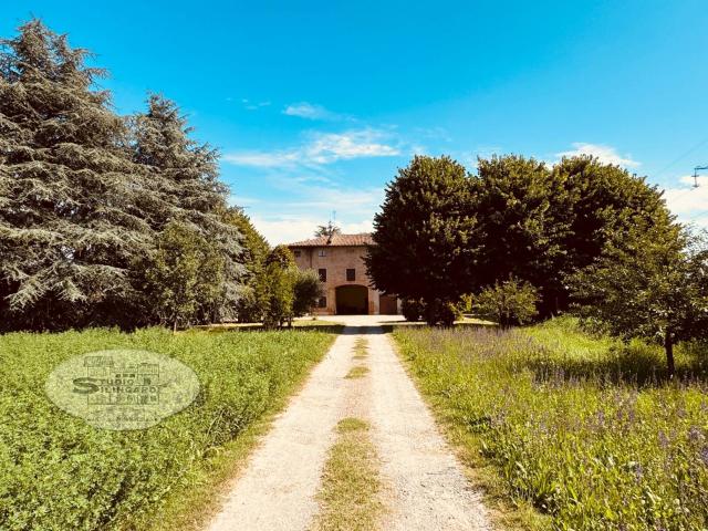 Rustico in vendita a Unione dei comuni del Distretto Ceramico, Sassuolo