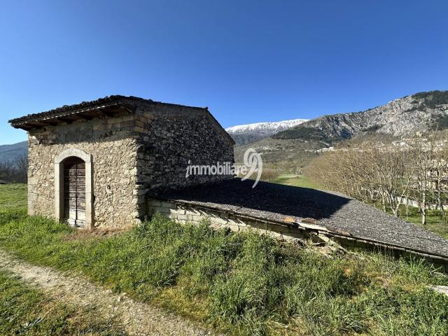 Rustico in vendita a Fossa, Abruzzo