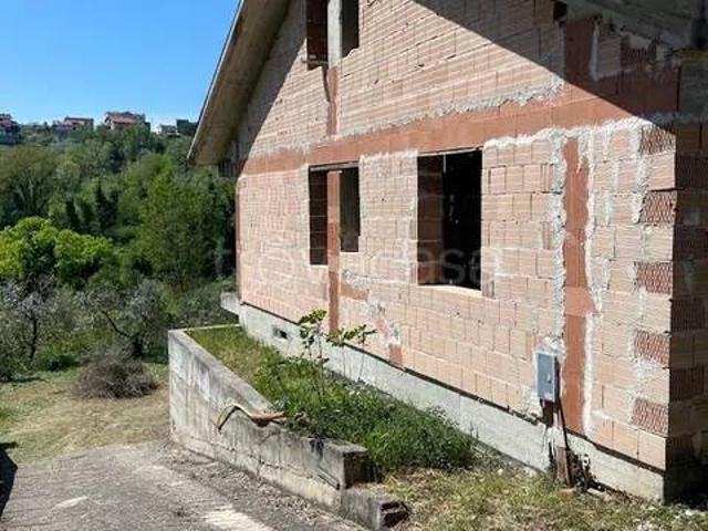 Rustico in vendita a Frosinone, Lazio