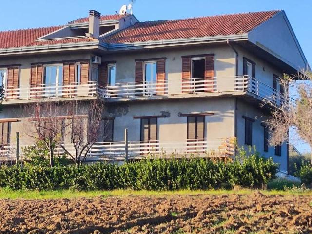 Rustico in vendita a Giulianova, Abruzzo