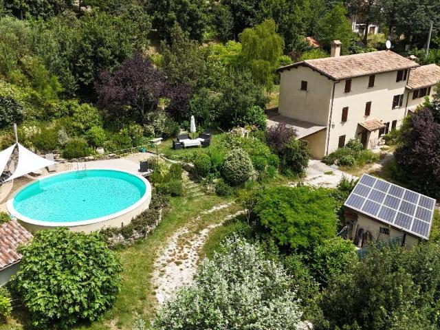Rustico in vendita a Cerqueto, Gualdo Tadino