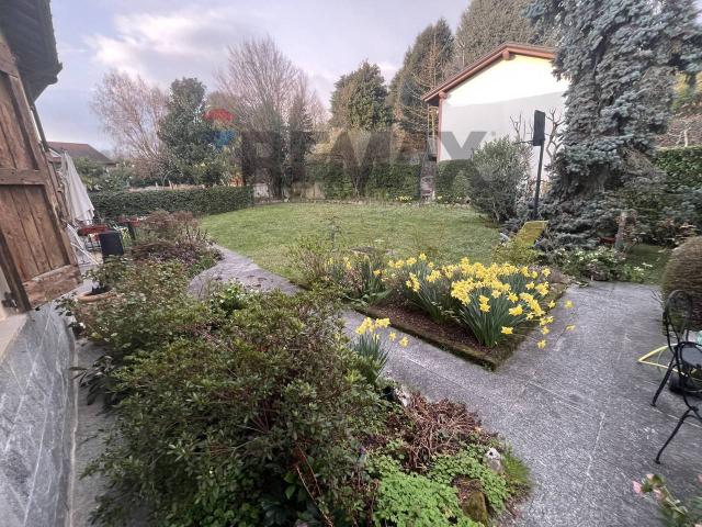 Rustico in vendita a Imbersago, Lombardia