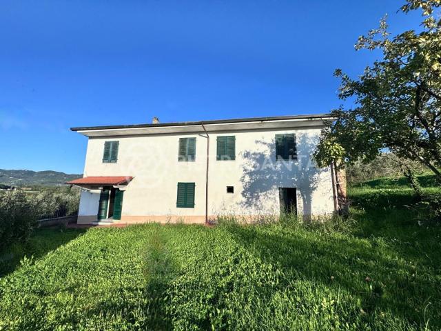 Rustico in vendita a Lamporecchio, Toscana