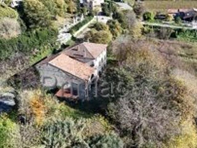 Rustico in vendita a Lavagno, Vago