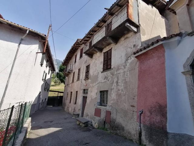Rustico in vendita a Bonacina, Lecco