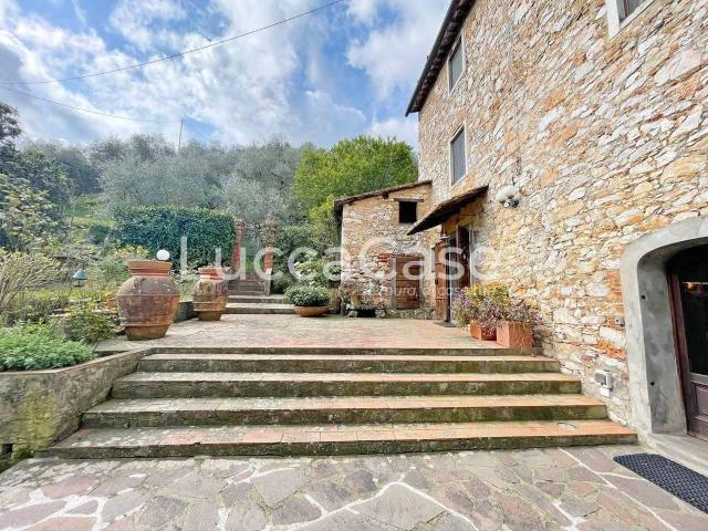 Villa Indipendente in vendita a Pozzuolo, Bagni Di Lucca Ponte