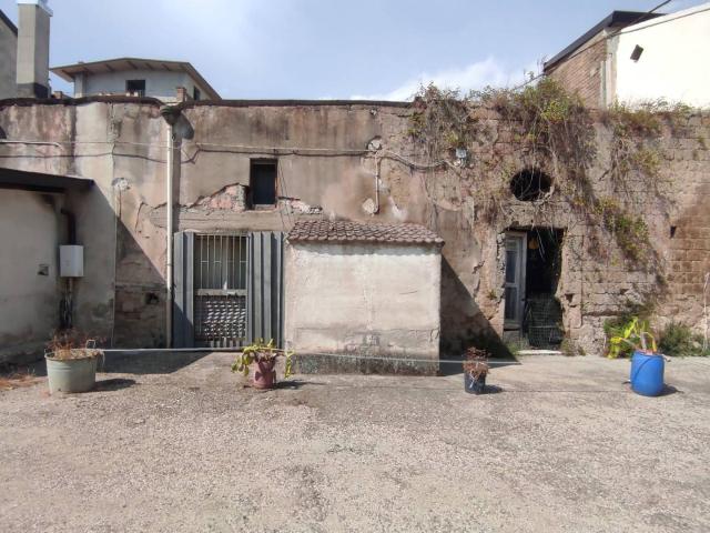 Rustico in vendita a Maddaloni, Campania