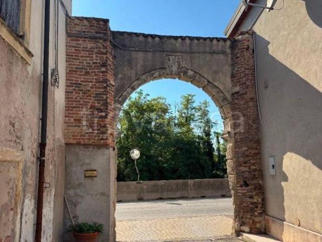 Rustico in vendita a Buttapietra, Verona