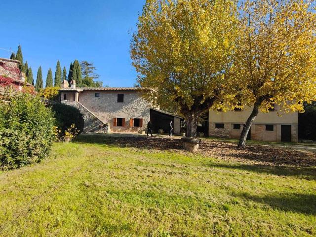 Rustico in vendita a Colpetrazzo, Umbria