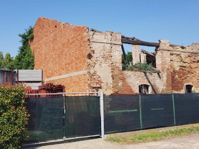 Rustico in vendita a Cittanova, Modena