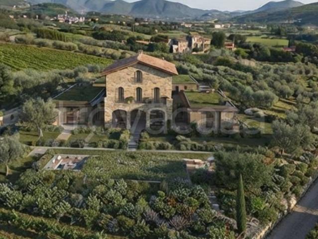 Rustico in vendita a Saliceta San Giuliano, Modena