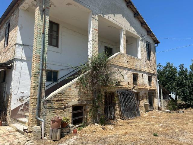 Rustico in vendita a Montone, Mosciano Sant'angelo