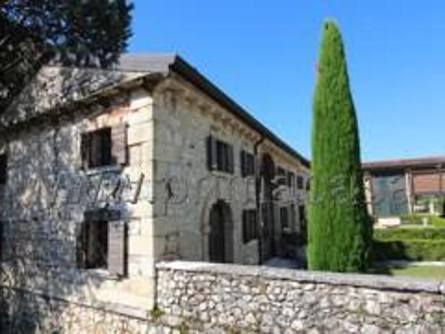 Rustico in vendita a Negrar, Veneto