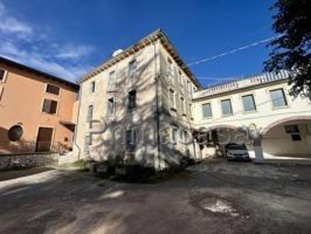 Rustico in vendita a Negrar, Veneto