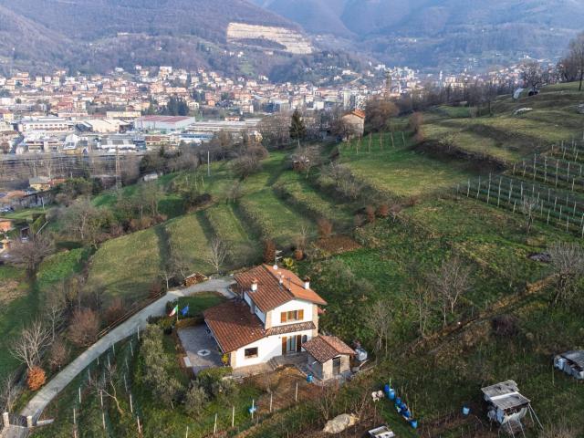 Rustico in vendita a Nembro, Lombardia