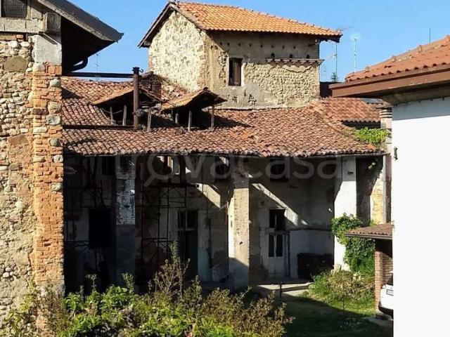 Rustico in vendita a Osnago, Lombardia