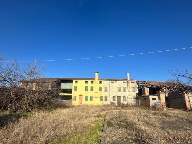 Rustico in vendita a Ospedaletto Euganeo, Veneto