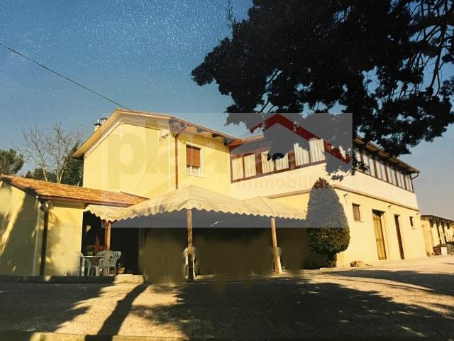 Rustico in vendita a Chiesa di Santa Maria Arzilla, Pesaro