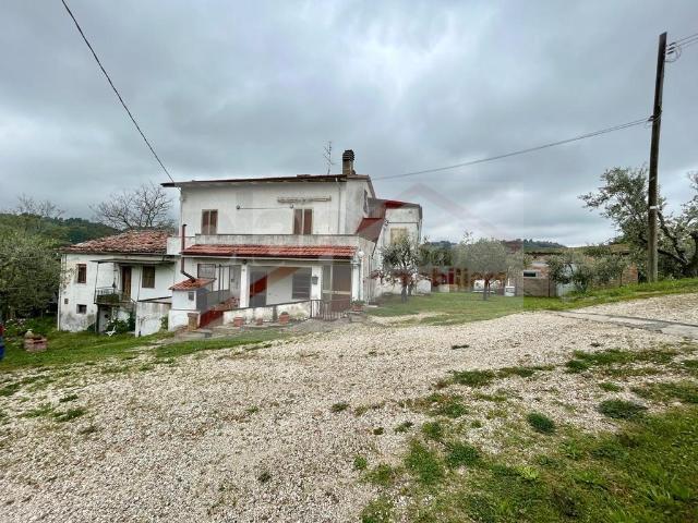 Rustico in vendita a Monteciccardo, Marche