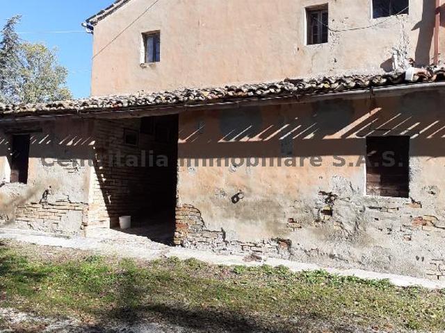 Rustico in vendita a Petriano, Pesaro e Urbino