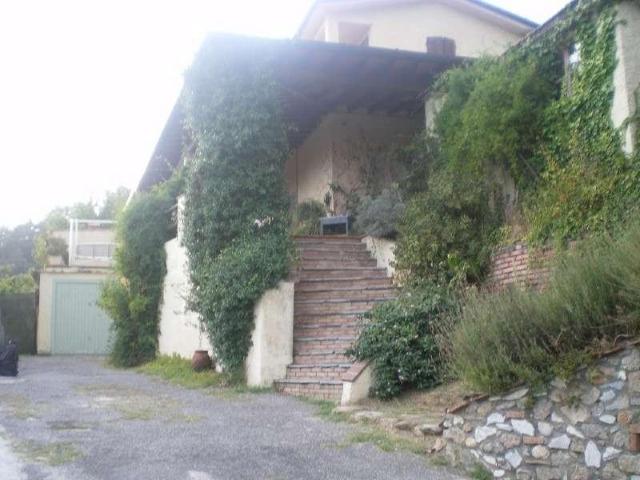 Rustico in vendita a Prato, Montignoso