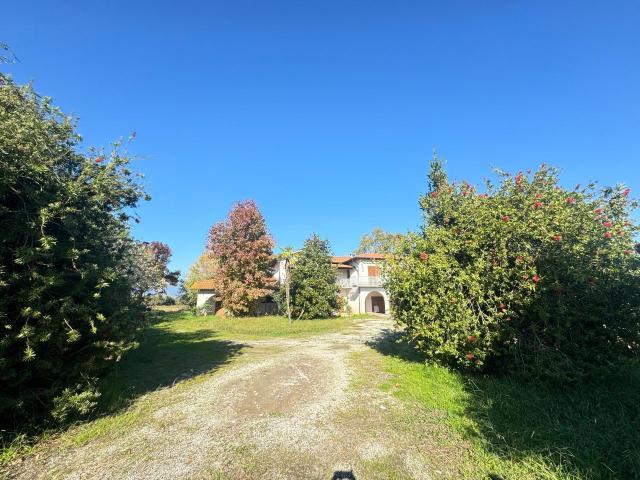 Rustico in vendita a Tonfano, Toscana