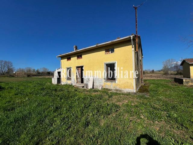 Rustico in vendita a Tonfano, Toscana