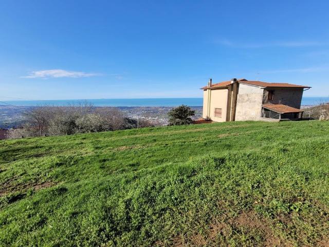 Rustico in vendita a Tonfano, Toscana