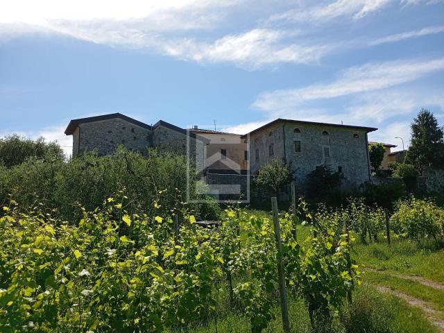 Rustico in vendita a Puegnago, Lombardia