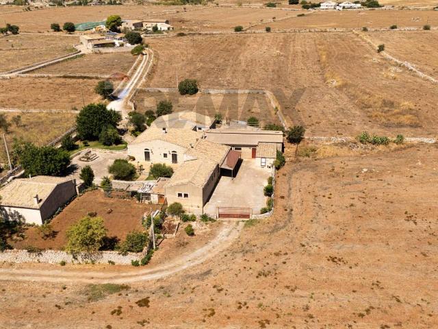 Rustico in vendita a Puntarazzi, Ragusa