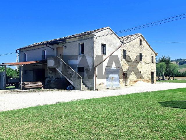 Rustico in vendita a Contrada Addolorata, Marche