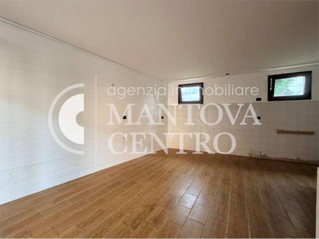 Villa Indipendente in vendita a Redondesco, Lombardia