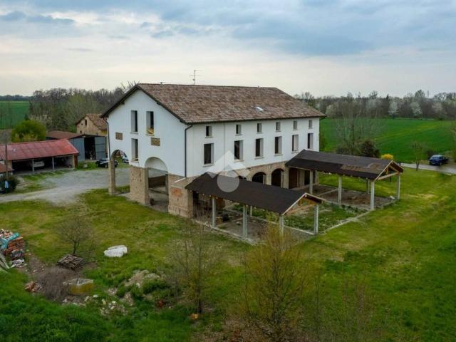 Rustico in vendita a Coviolo, Re