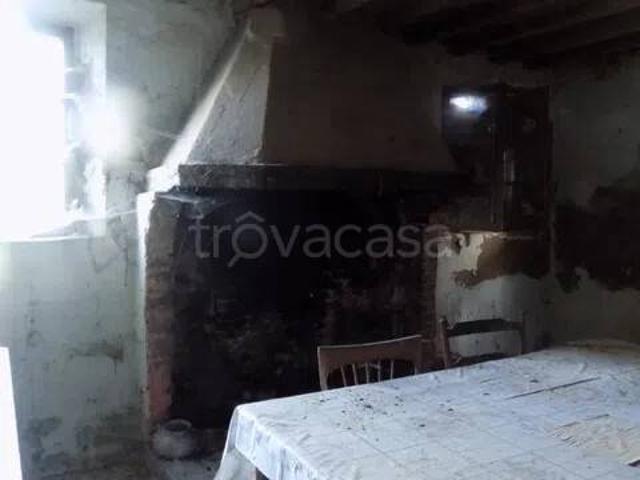 Rustico in vendita a Sesso, Re