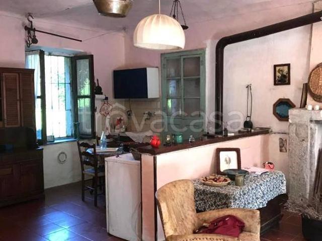 Rustico in vendita a Roccasparvera, Cuneo