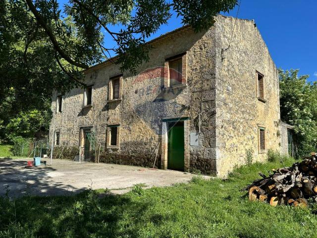 Rustico in vendita a Rocchetta A Volturno, Molise